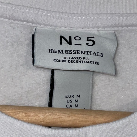 White Crewneck no.5 Essentials by H&M never worn - Picture 8 of 10
